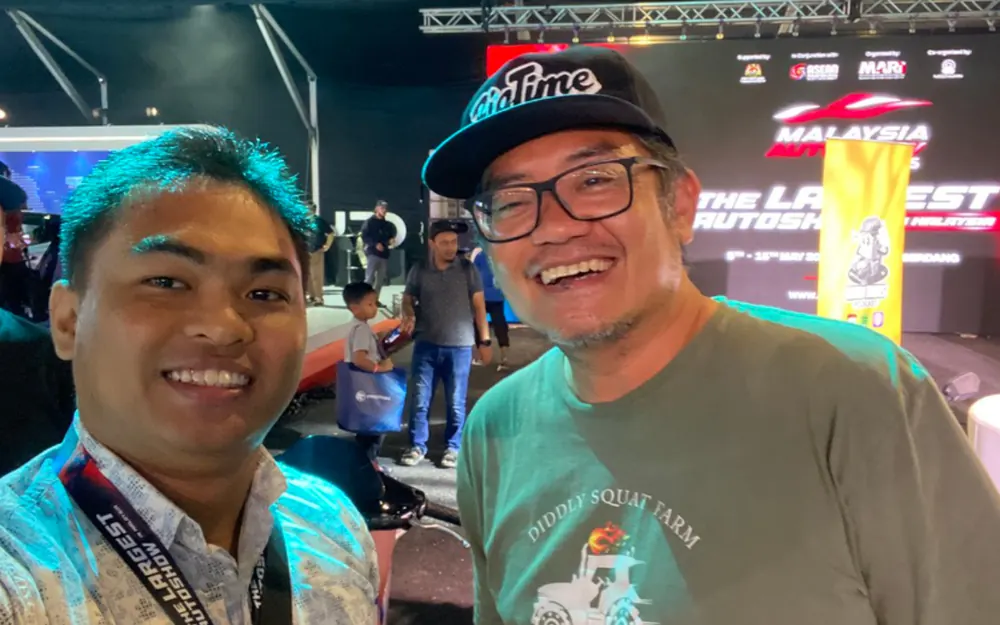 Danial Zulkipli bersama rakan media dan pencipta kandungan automotif